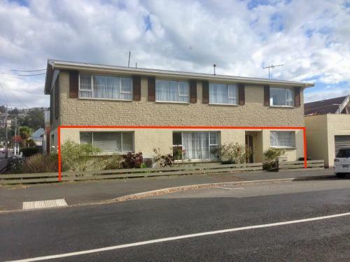 Hostal Big & Bright Guest House