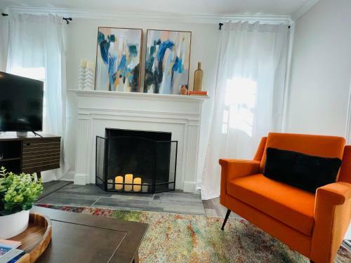 Large Renovated Cottage On East Lake Park