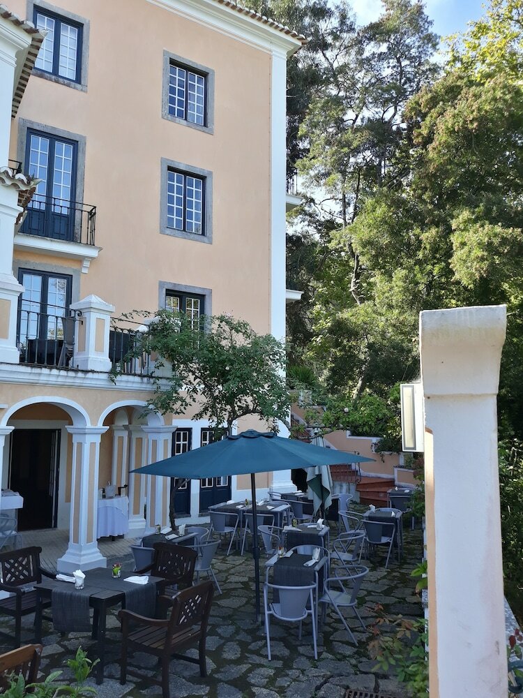 Lawrence's Hotel
