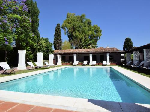 Luxurious Villa In Marbella With Swimming Pool