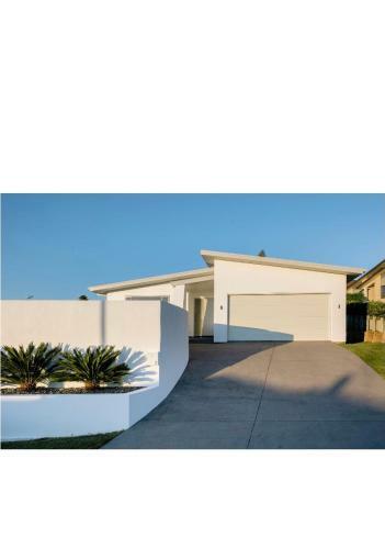 Hamilton Family Home With Pool