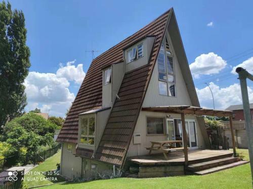 Wooden A-frame By The City And River ????????????