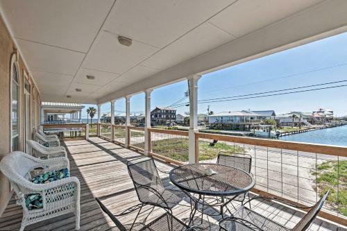 Bright Pastel Island Home With Sunset View And Grill!