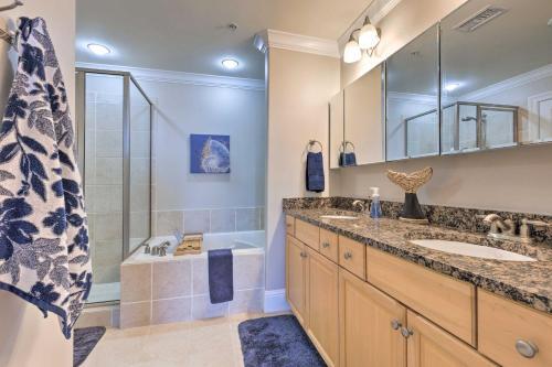 Apartamento Sunny 1st-floor Condo With Ocean-view Balcony!
