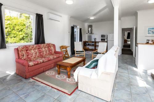 Haruru Drift - Haruru Falls Downstairs Holiday Unit