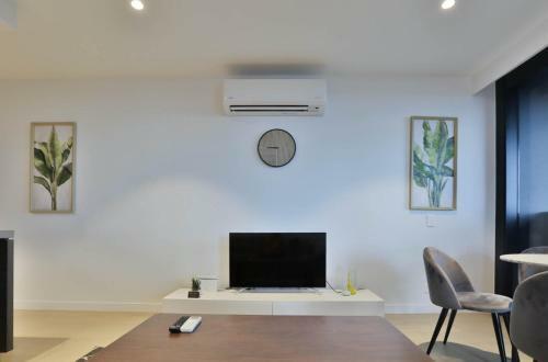 Box Hill Central Sky One Apartment