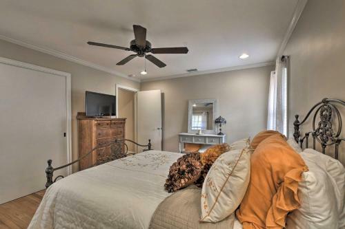 Charming Florence Home With Fireplace And Grill!