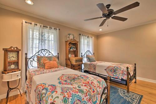 Charming Florence Home With Fireplace And Grill!