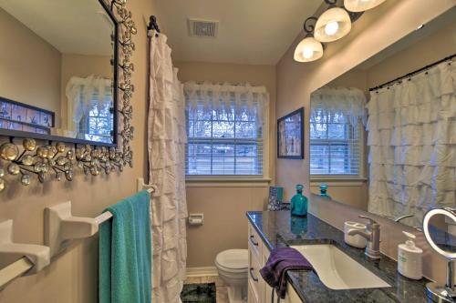 Charming Florence Home With Fireplace And Grill!