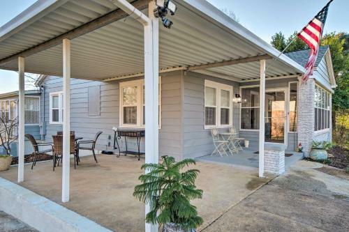 Modern Florence Getaway With Patio And Grill!