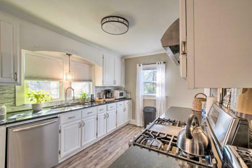 Modern Florence Getaway With Patio And Grill!
