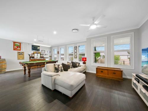 Huntlee Pool Luxe House