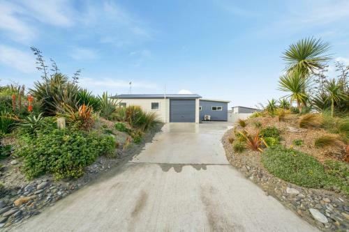 Sand Dune Serenity - Himatangi Beach Holiday Home