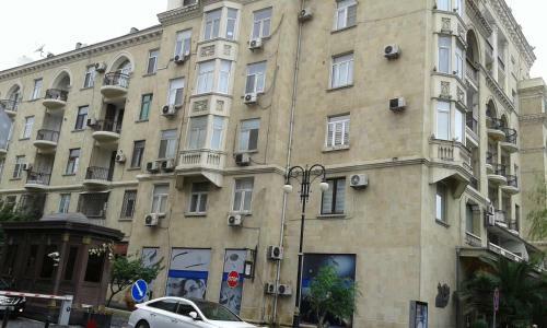 Neftiannikov Avenue Apartment