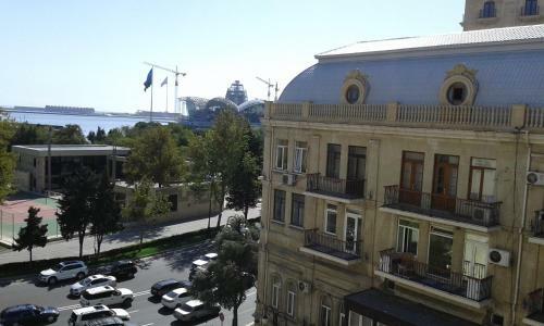 Neftiannikov Avenue Apartment