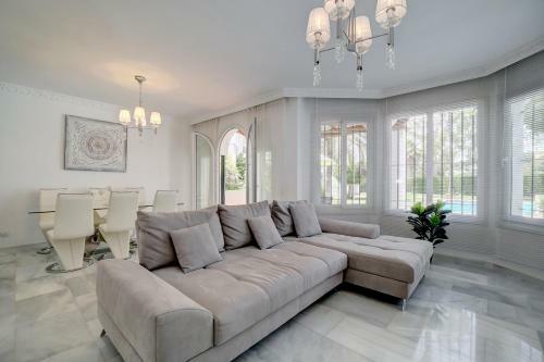 3 Bed Modern House Marbella - Direct Pool Access