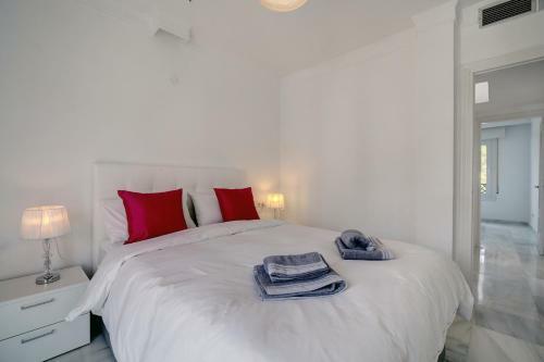 3 Bed Modern House Marbella - Direct Pool Access