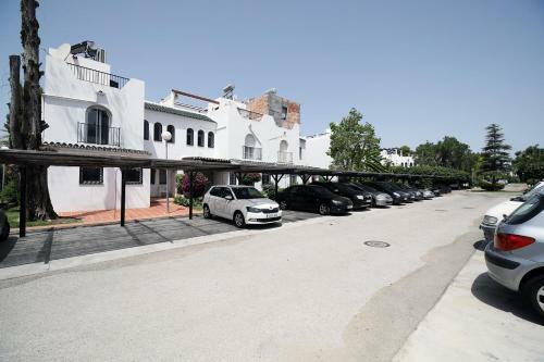 3 Bed Modern House Marbella - Direct Pool Access