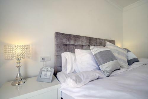 3 Bed Modern House Marbella - Direct Pool Access