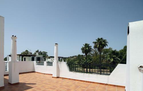 3 Bed Modern House Marbella - Direct Pool Access