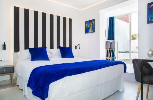 Hostal Seven Golden Mile
