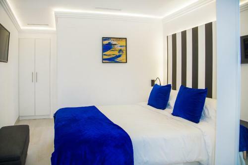 Hostal Seven Golden Mile