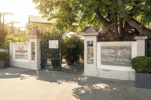 Hotel Restaurant B�ck "roter Hahn"