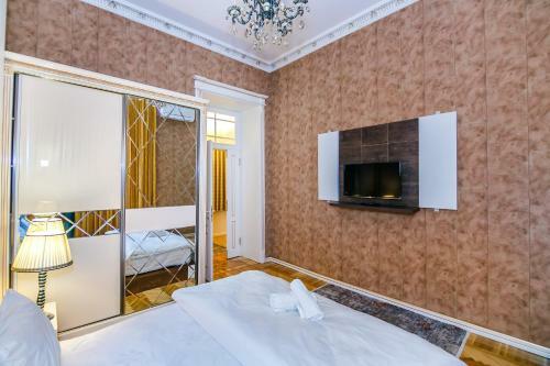 Super Deluxe Apartment On Nizami Street