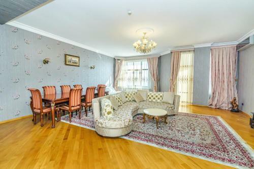 Sea View Apartment On Near Shah Palace
