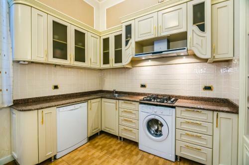 Hostal Apartment On V?p Mado