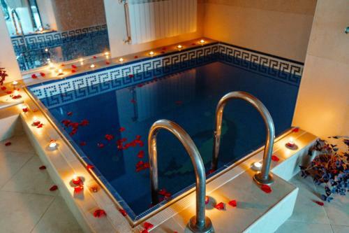 White House Hotel & Spa