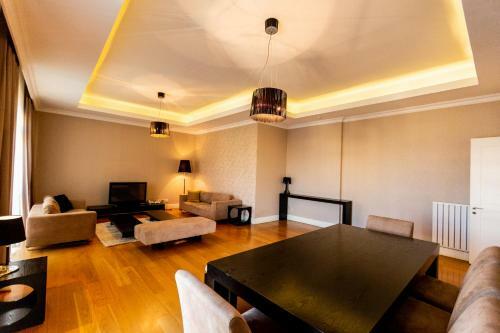 Luxury Central Seaview Apartment