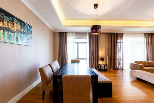 Luxury Central Seaview Apartment