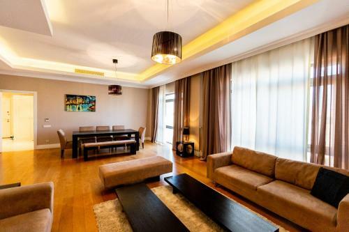 Luxury Central Seaview Apartment