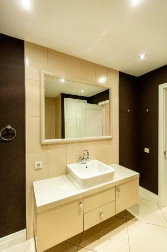 Luxury Central Seaview Apartment