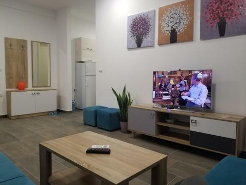 Beach Veranda Home, Gjiri I Lalzit