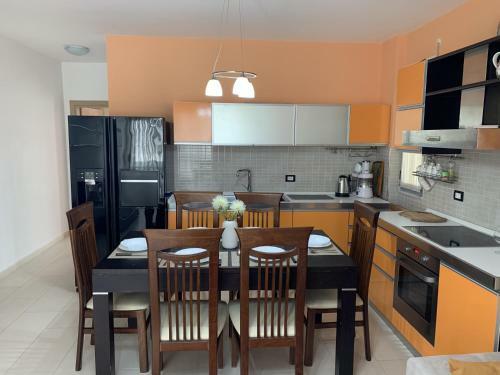 Apartamento Eka Luxury Two-bedroom Penthouse