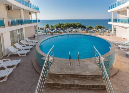 1-bed Modern Sea View Apartment In Aparthotel