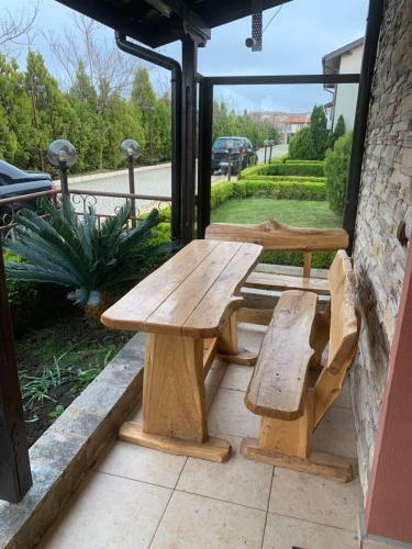 Panteli Apart House