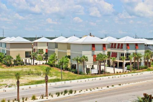Romeo Beach By Youngs Suncoast