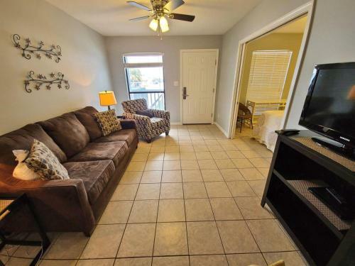 Cove By Youngs Suncoast