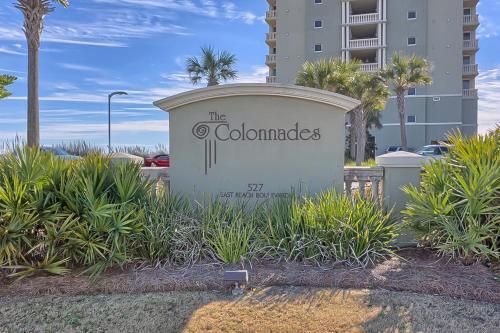 The Colonnades II