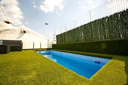 Castella Home - Pool And Barbacue