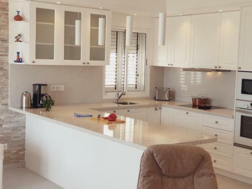Elegant And Spacious Apartment With Sea Vieuw