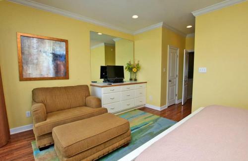 On Golden Pond 8a West By Youngs Suncoast