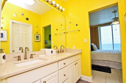 Lighthouse By Youngs Suncoast