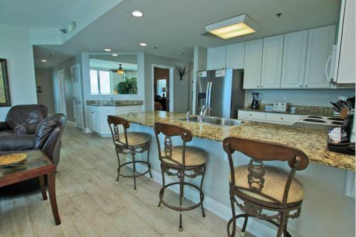 Lighthouse By Youngs Suncoast