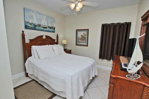 Lighthouse By Youngs Suncoast
