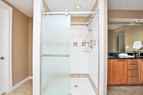 Colonnades 1202 By Youngs Suncoast