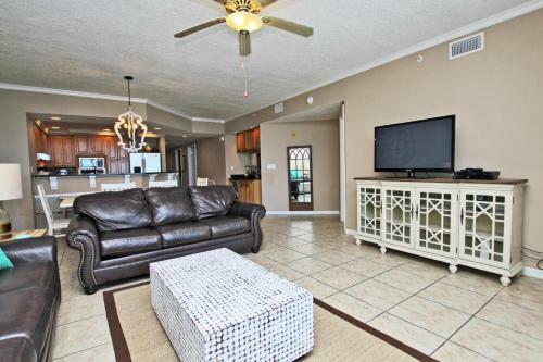 Colonnades 1202 By Youngs Suncoast